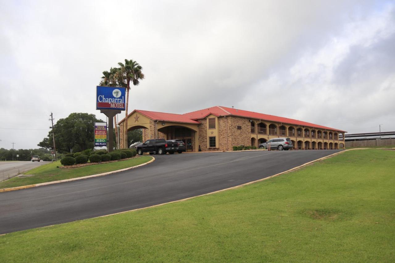 Chaparral Motel Hallettsville ภายนอก รูปภาพ