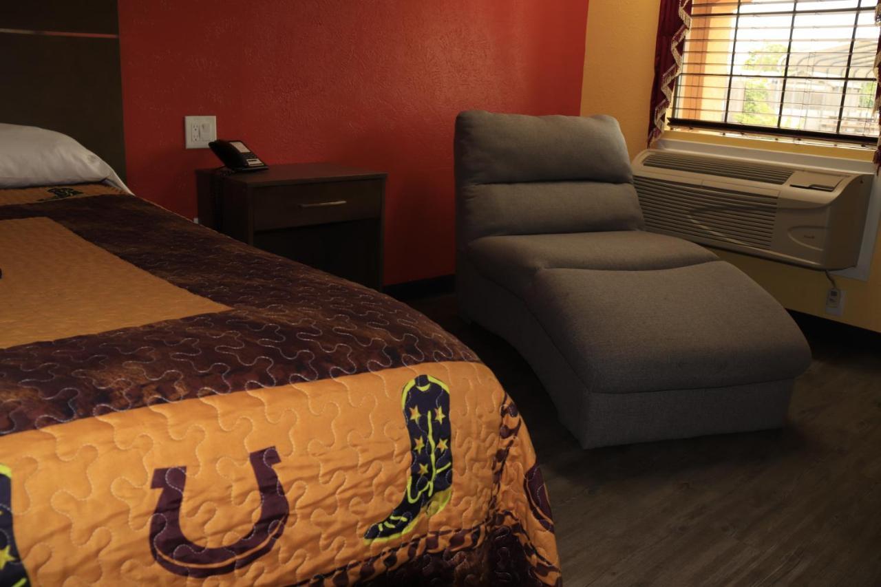Chaparral Motel Hallettsville ภายนอก รูปภาพ