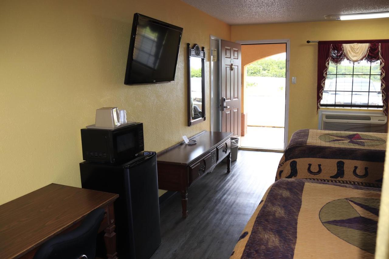 Chaparral Motel Hallettsville ภายนอก รูปภาพ
