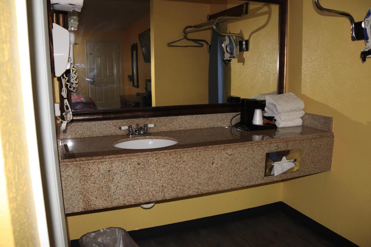Chaparral Motel Hallettsville ภายนอก รูปภาพ