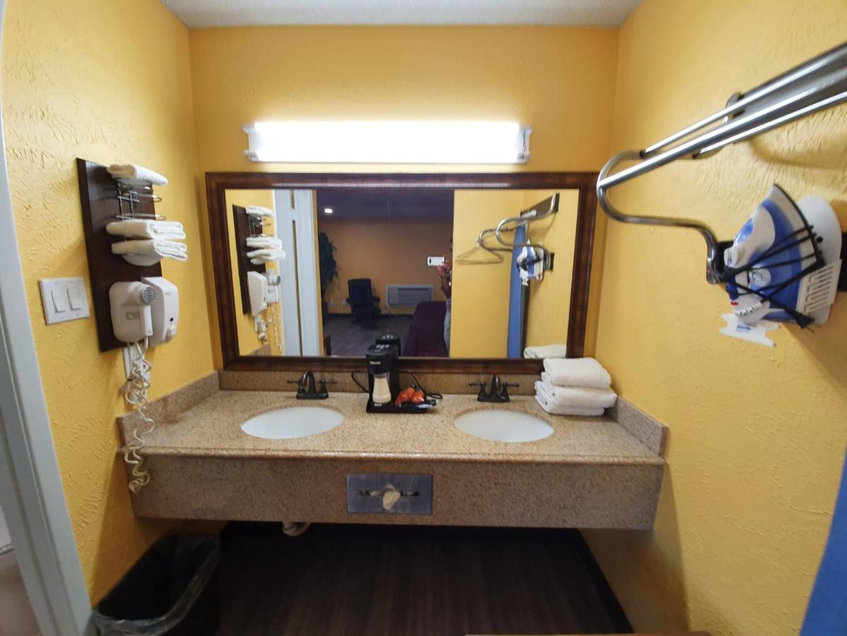 Chaparral Motel Hallettsville ภายนอก รูปภาพ