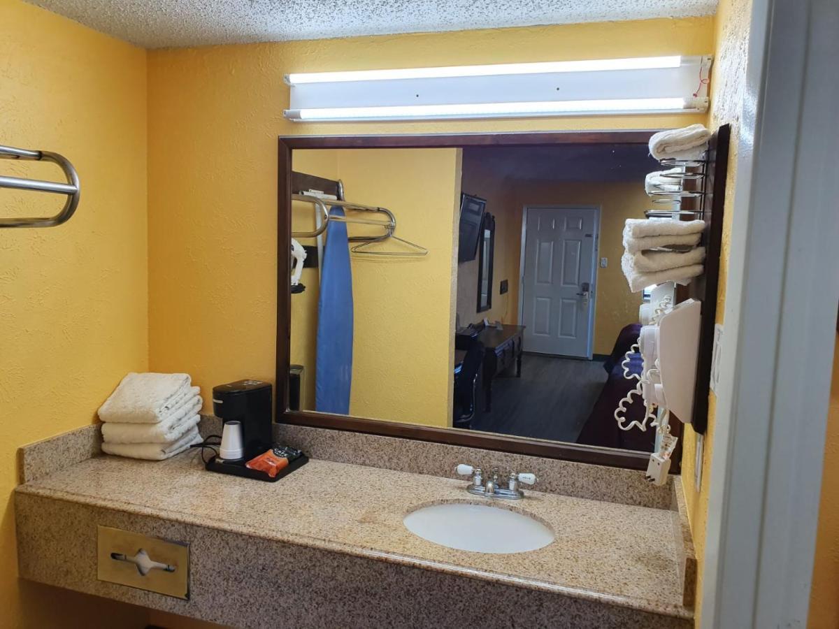 Chaparral Motel Hallettsville ภายนอก รูปภาพ